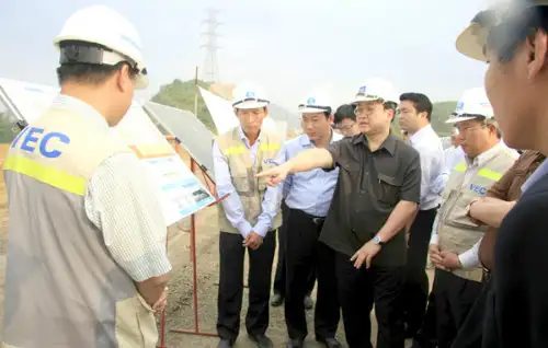Phó Thủ tướng Hoàng Trung Hải và Đoàn công tác của Chính phủ đi kiểm tra Dự án đường cao tốc Nội Bài - Lào Cai (ngày 3/11/2013)